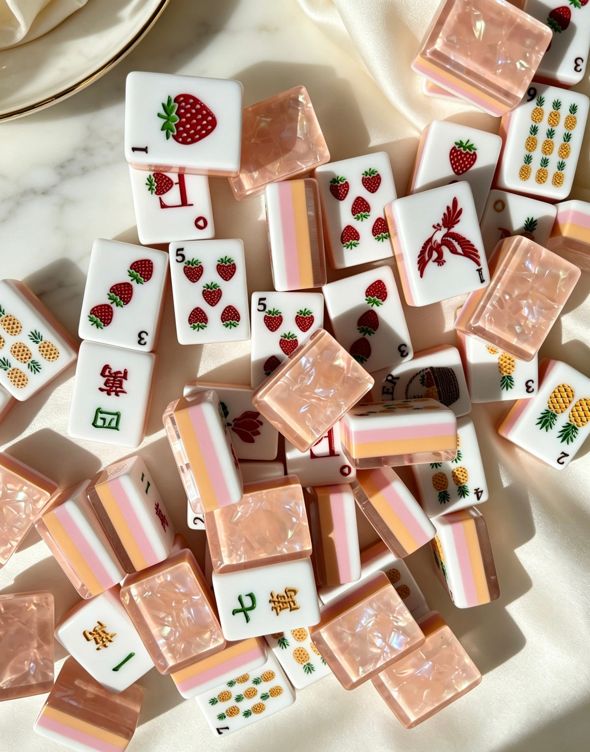 MAHORA Fruity Sparkle: Fruit-inspired faces scattered with shimmering peach backs