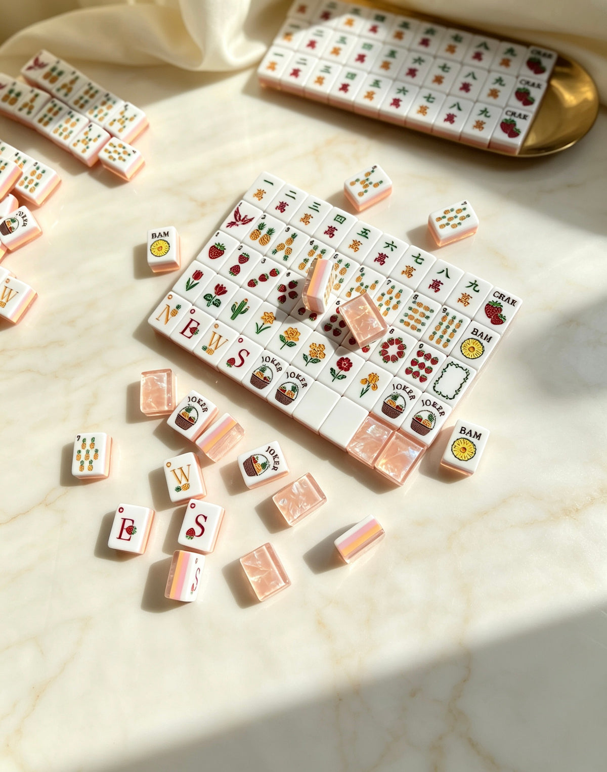 MAHORA Fruity Sparkle: Fruit-themed tiles displayed with loose wind tiles