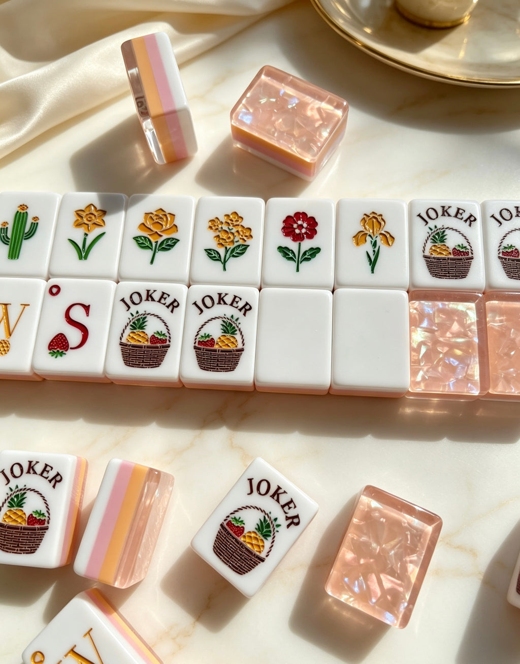 MAHORA Fruity Sparkle: Flower, wind and fruit-basket joker faces with sparkling peach backs