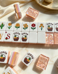 MAHORA Fruity Sparkle: Flower, wind and fruit-basket joker faces with sparkling peach backs
