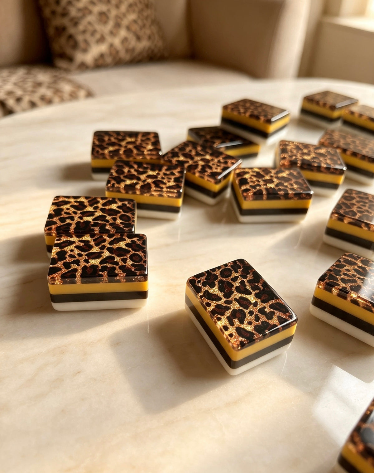 MAHORA Leopard Print: Leopard-pattern tile backs and gold-toned layered edges