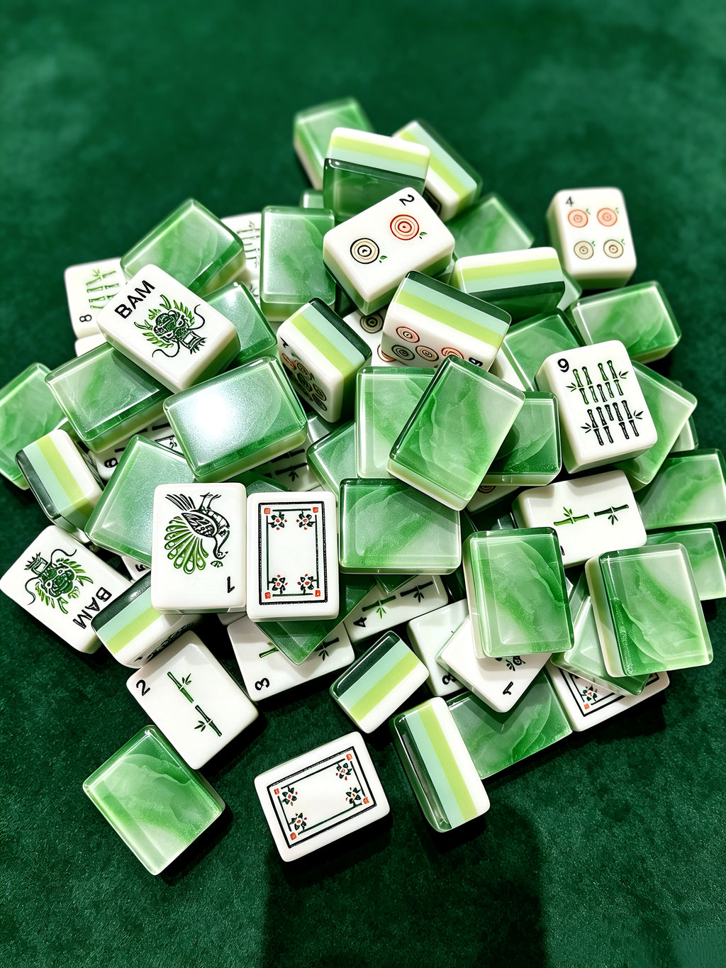 MAHORA Emerald: Loose green tiles with floral and suit designs