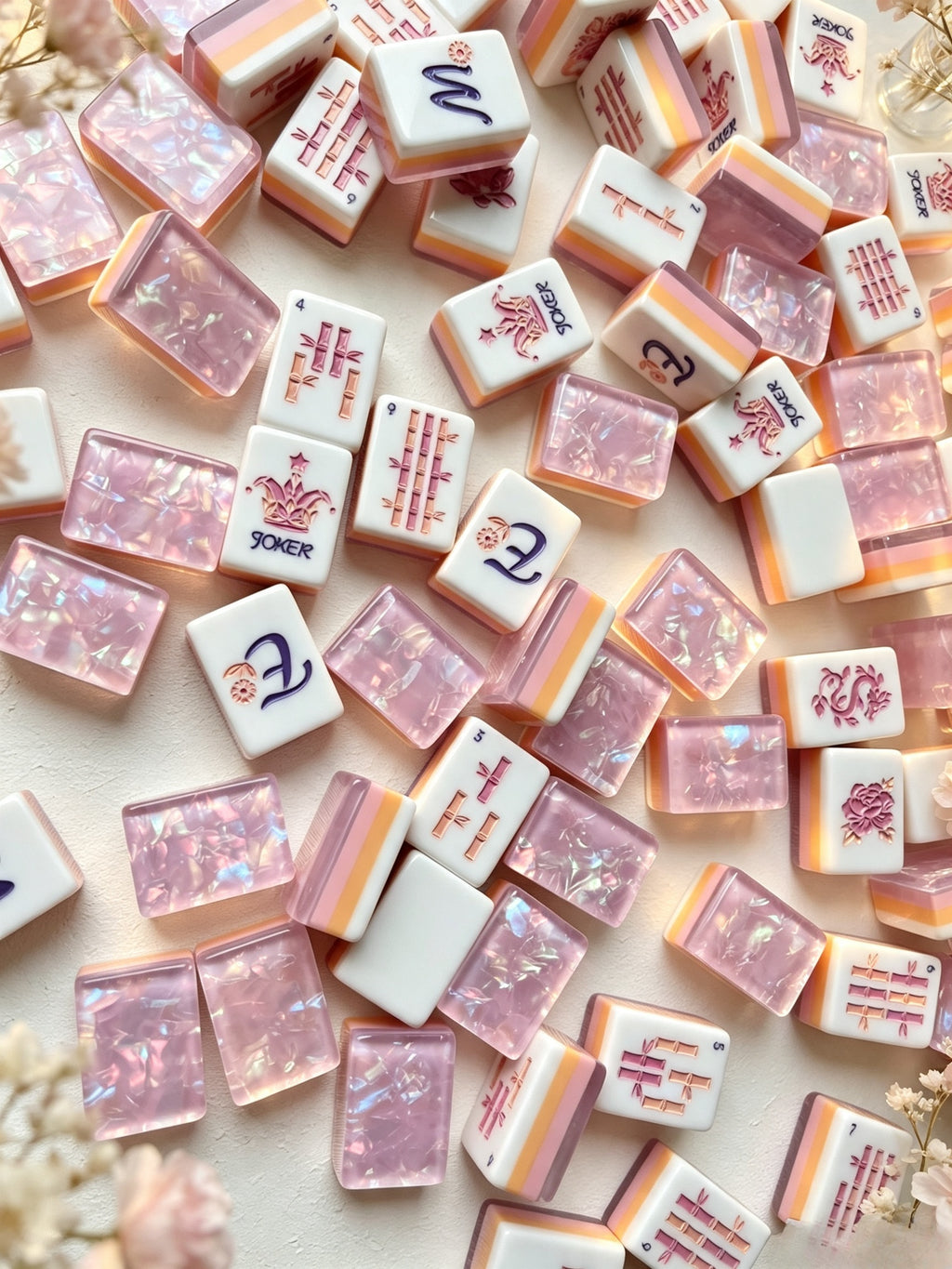 MAHORA Frost Lilac: Scattered tiles with pastel layered edges